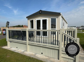 The Retreat 38, pet friendly, WiFi, central heating, bed linen - Meadow Lakes Caravan & Lodge Hire